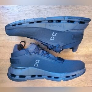 Like New!!! On Cloudnova 2 All Black Colorway Womens Size 10